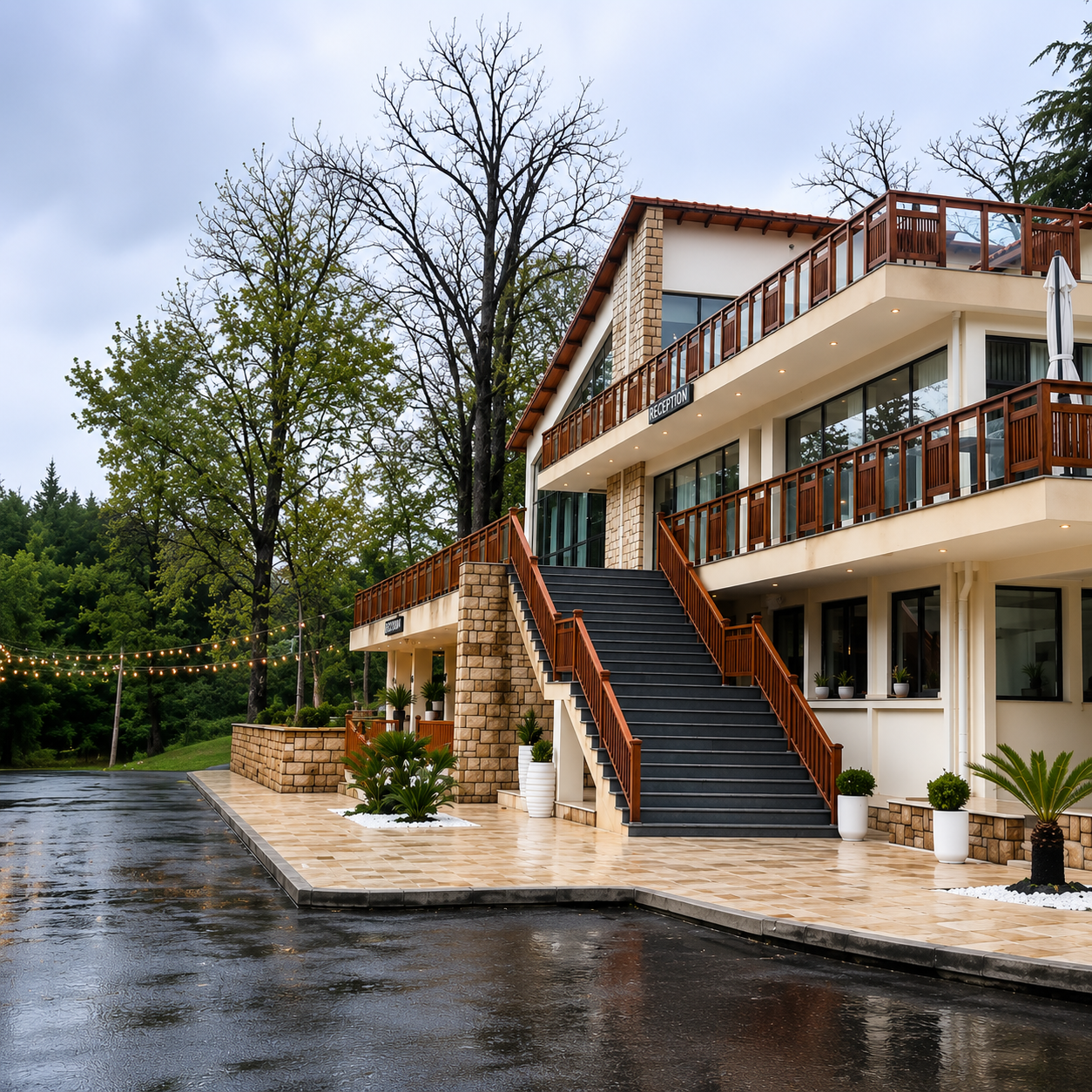 Tamgout Yakouren Hotel